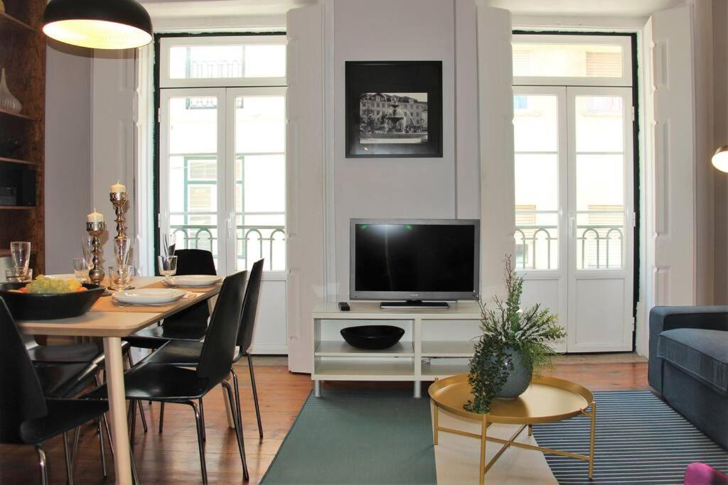 Apartment Sm1-happy At Hip Pr.real & Bair.alto + Private Patio! Lisbon