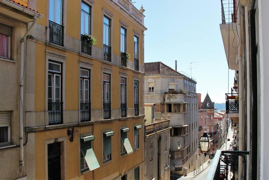 Apartamento Sm1-happy At Hip Pr.real & Bair.alto + Private Patio!