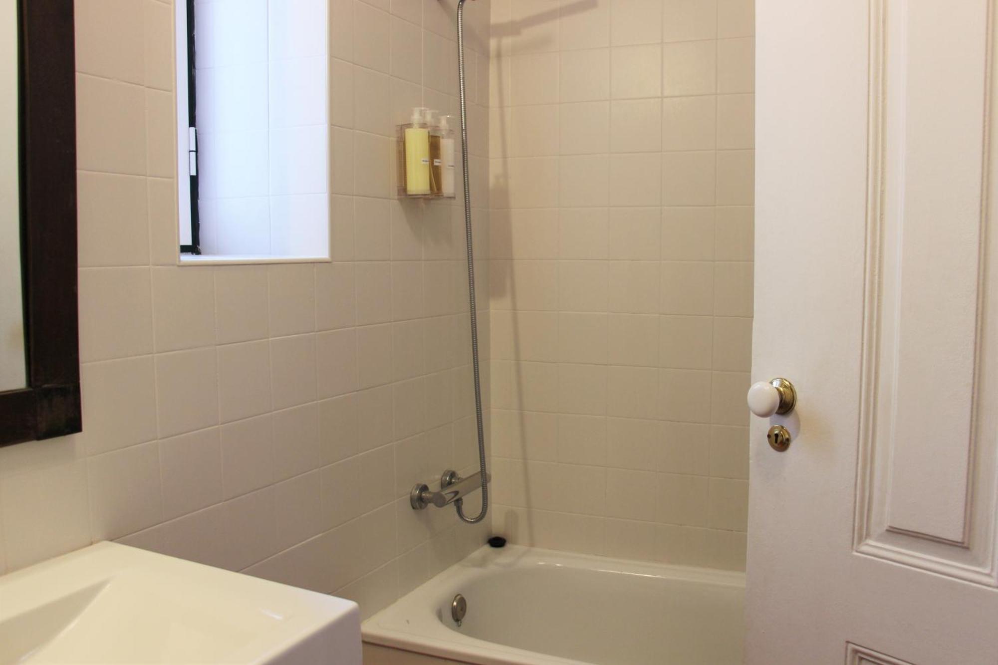 Appartement Sm1-happy At Hip Pr.real & Bair.alto + Private Patio! Lisboa